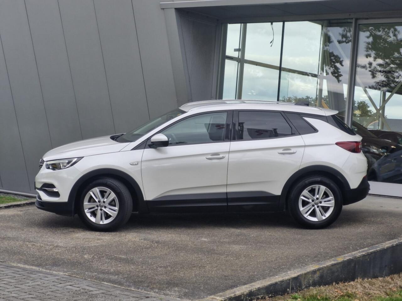 Opel Grandland X 1.2 Turbo Business +