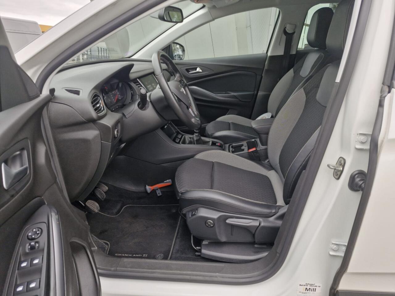 Opel Grandland X 1.2 Turbo Business +