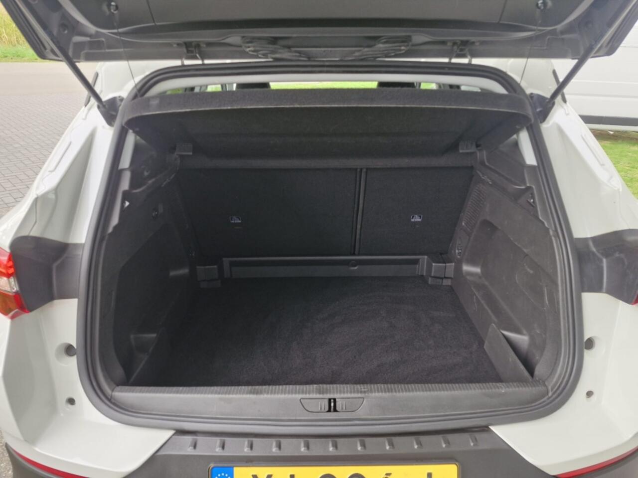 Opel Grandland X 1.2 Turbo Business +