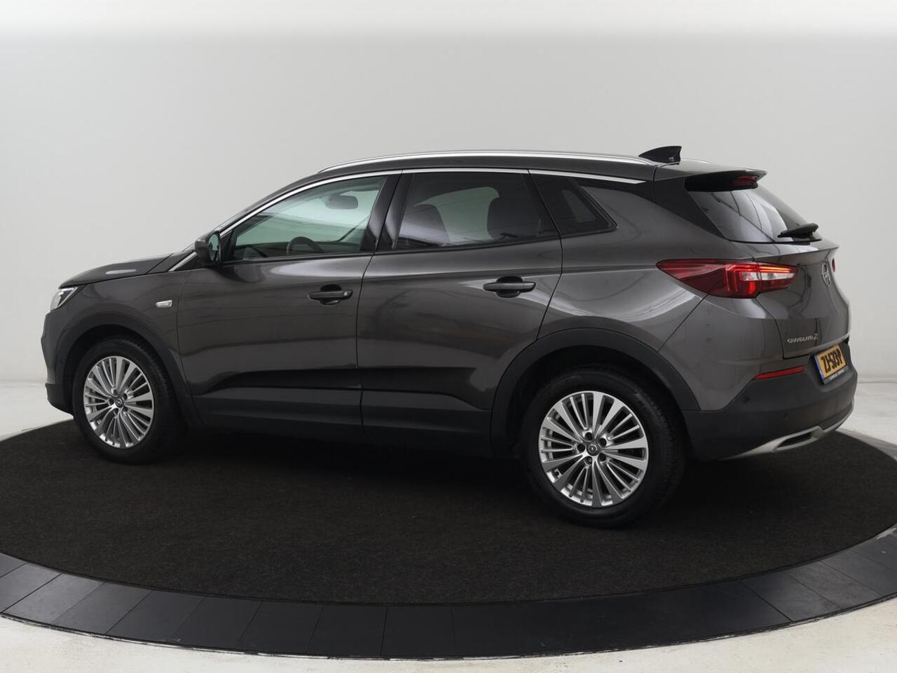 Opel Grandland X 1.2 Turbo Executive | Automaat | Carplay | Full LED | Comfortstoelen | Camera | Navigatie | Climate control | Keyless | Parkeerhulp | Cruise control