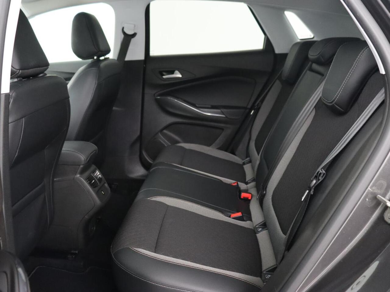 Opel Grandland X 1.2 Turbo Executive | Automaat | Carplay | Full LED | Comfortstoelen | Camera | Navigatie | Climate control | Keyless | Parkeerhulp | Cruise control