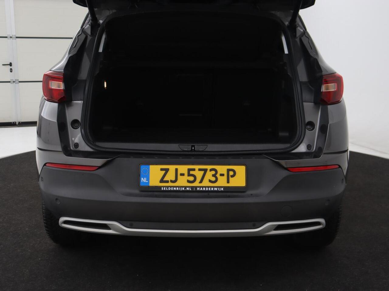 Opel Grandland X 1.2 Turbo Executive | Automaat | Carplay | Full LED | Comfortstoelen | Camera | Navigatie | Climate control | Keyless | Parkeerhulp | Cruise control