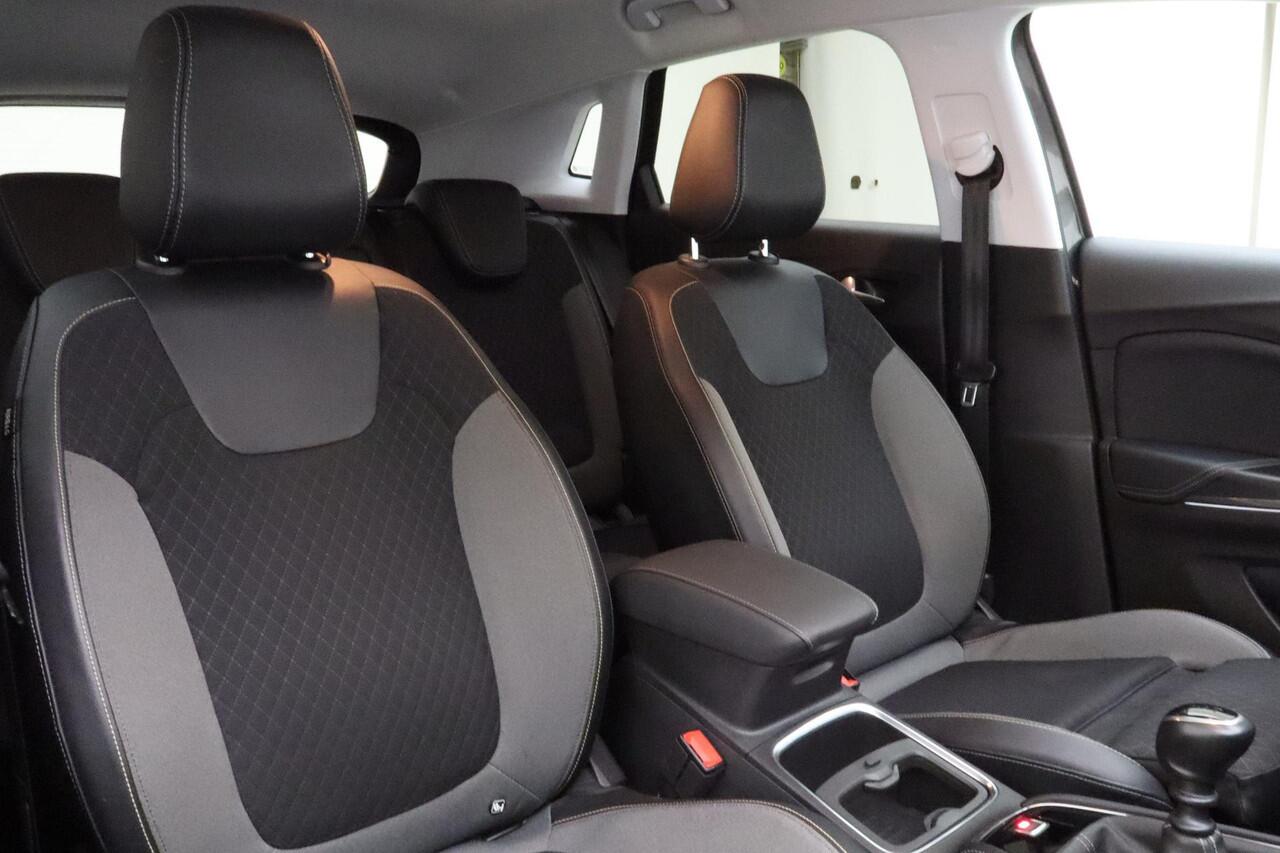 Opel Grandland X 1.2 Turbo Innovation 130 PK | Navigatie | Trekhaak | Climate control | Comfort stoelen | Extra getint glas | Stoel & Stuurverwarming | Camera