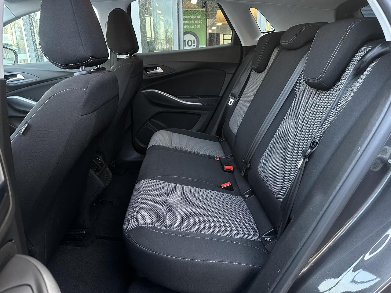 Opel Grandland X 1.2 Turbo Business Executive | Parkeersensoren | Apple Carplay/Android Auto | Climate Control | Lichtmetalen velgen | Cruise Control |