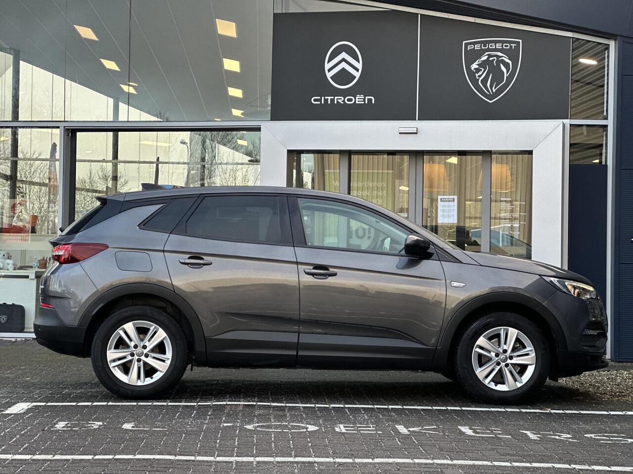 Opel Grandland X 1.2 Turbo Business Executive | Parkeersensoren | Apple Carplay/Android Auto | Climate Control | Lichtmetalen velgen | Cruise Control |