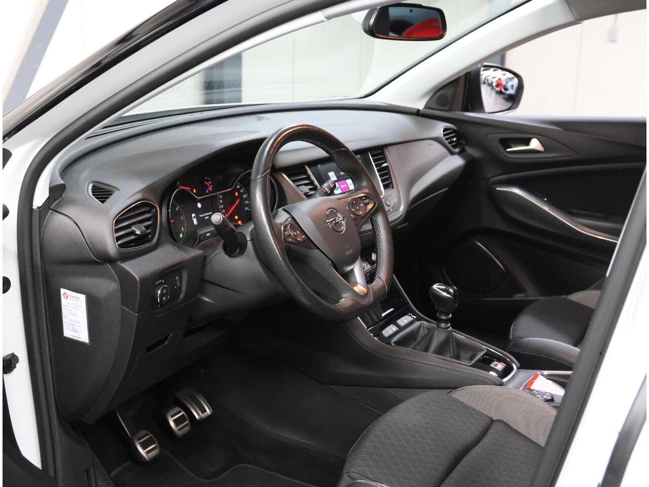 Opel Grandland X 1.2 130PK Turbo Business Executive | 1ste eigenaar | AppleCarPlay/AndroidAuto | Navigatie | Cruise Control | Keyless | AGR Stoelen | Stoel/Stuur/Voorruitverwarming | Trekhaak | FULL LED | 360'Camera | Isofix | Privacy Glass |