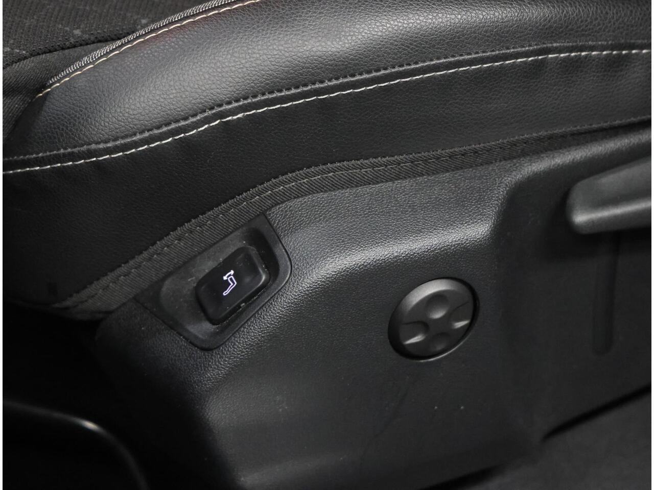 Opel Grandland X 1.2 130PK Turbo Business Executive | 1ste eigenaar | AppleCarPlay/AndroidAuto | Navigatie | Cruise Control | Keyless | AGR Stoelen | Stoel/Stuur/Voorruitverwarming | Trekhaak | FULL LED | 360'Camera | Isofix | Privacy Glass |