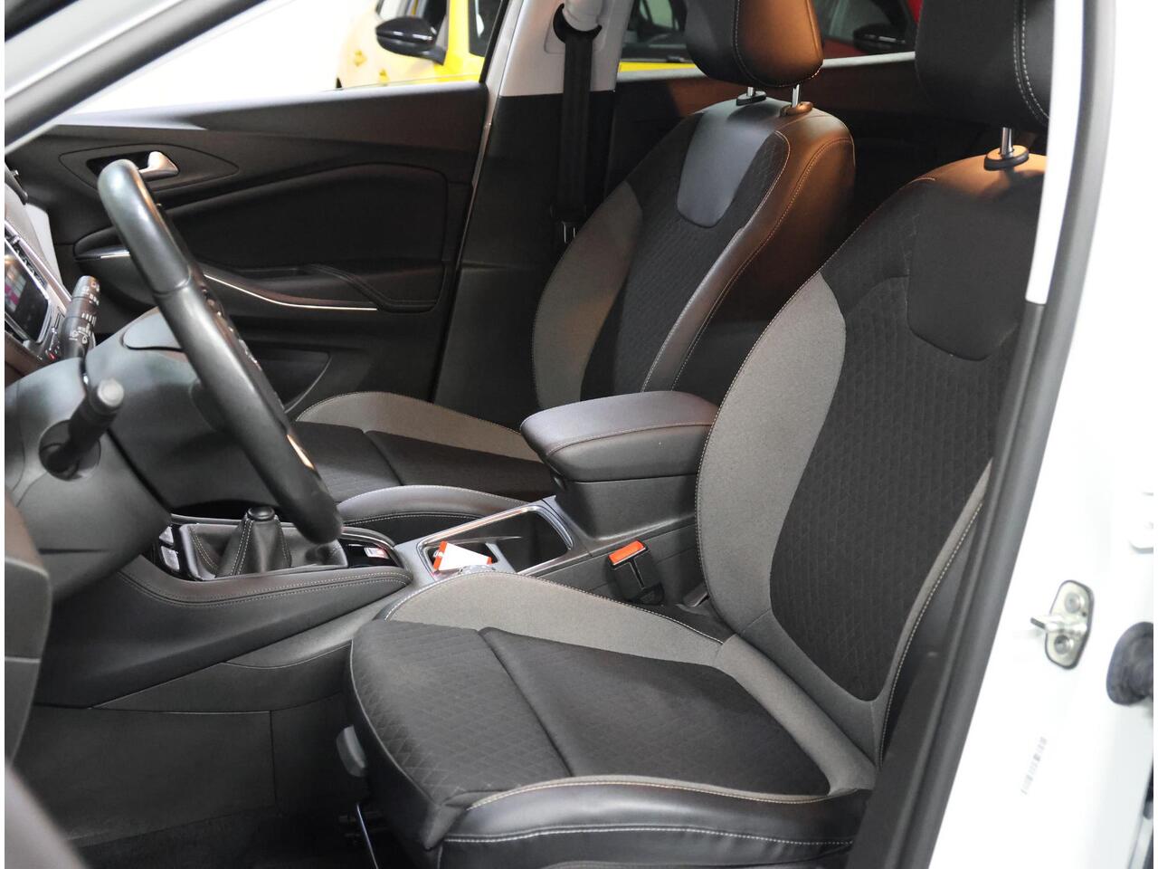 Opel Grandland X 1.2 130PK Turbo Business Executive | 1ste eigenaar | AppleCarPlay/AndroidAuto | Navigatie | Cruise Control | Keyless | AGR Stoelen | Stoel/Stuur/Voorruitverwarming | Trekhaak | FULL LED | 360'Camera | Isofix | Privacy Glass |