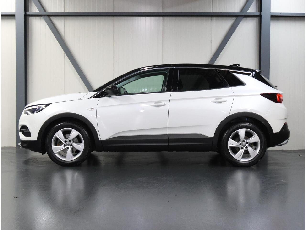 Opel Grandland X 1.2 130PK Turbo Business Executive | 1ste eigenaar | AppleCarPlay/AndroidAuto | Navigatie | Cruise Control | Keyless | AGR Stoelen | Stoel/Stuur/Voorruitverwarming | Trekhaak | FULL LED | 360'Camera | Isofix | Privacy Glass |