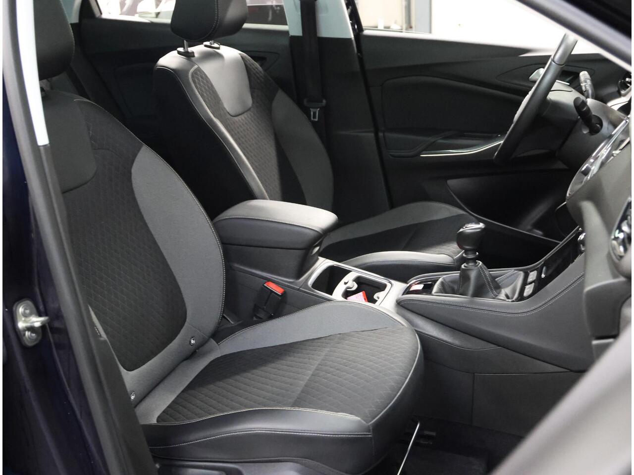 Opel Grandland X 130pk Innovation | 1ste eigenaar | Panoramadak | Camera | LED Koplampen | Elektrische Achterklep | Dodehoekdetectie | Keyless | Navigatie | Climate | 18" Lichtmetalen Velgen | Apple Carplay/Android Auto |