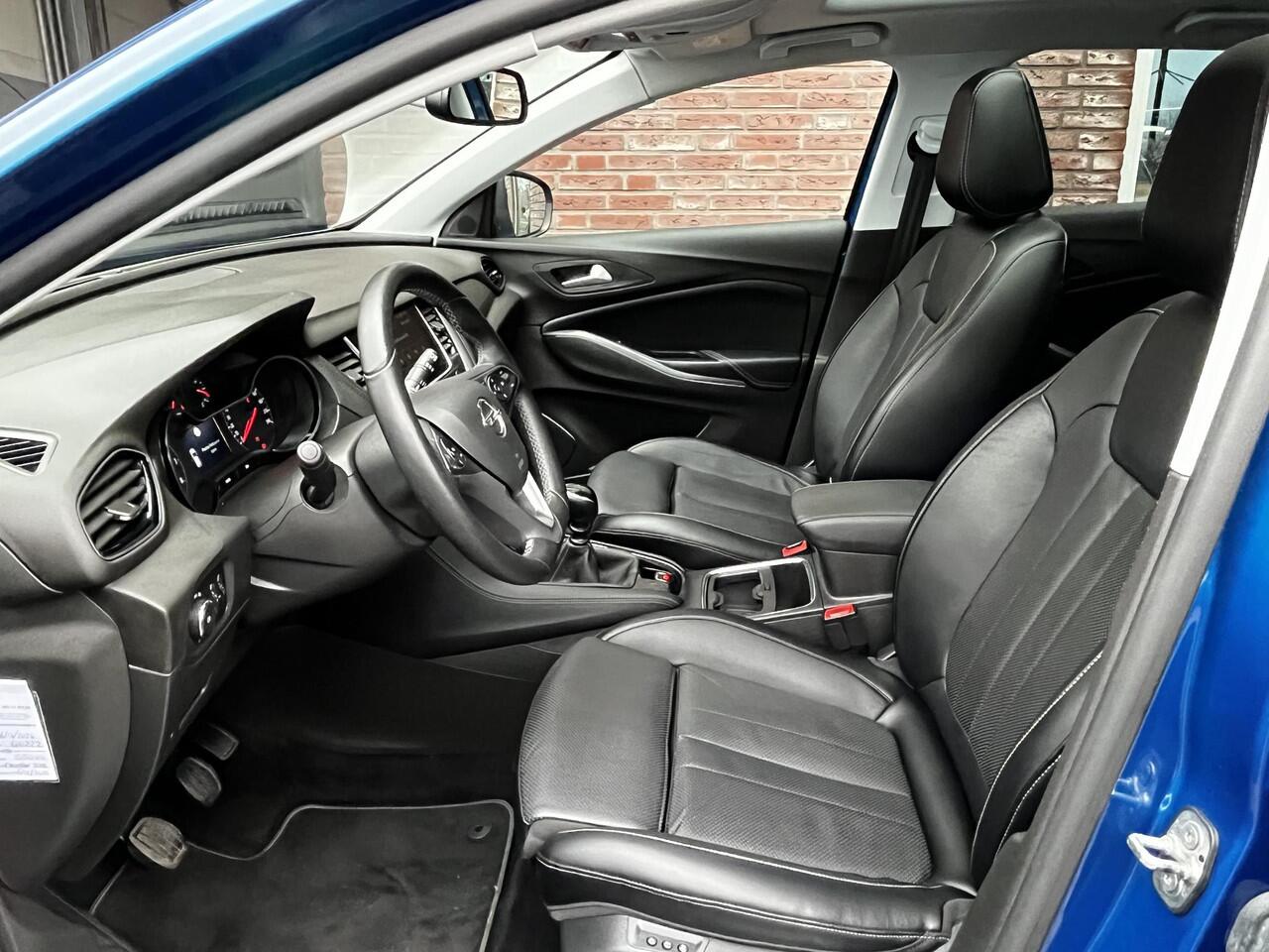 Opel Grandland X Business Executive 1.2 Turbo 130pk | NAPPA LEDER | PANODAK | KEYLESS | CAMERA | WINTERPACK | NAVI | APPLE CARPLAY / ANDROID AUTO | ISOFIX |