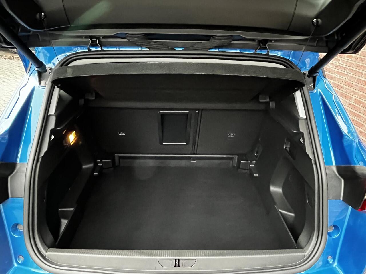 Opel Grandland X Business Executive 1.2 Turbo 130pk | NAPPA LEDER | PANODAK | KEYLESS | CAMERA | WINTERPACK | NAVI | APPLE CARPLAY / ANDROID AUTO | ISOFIX |