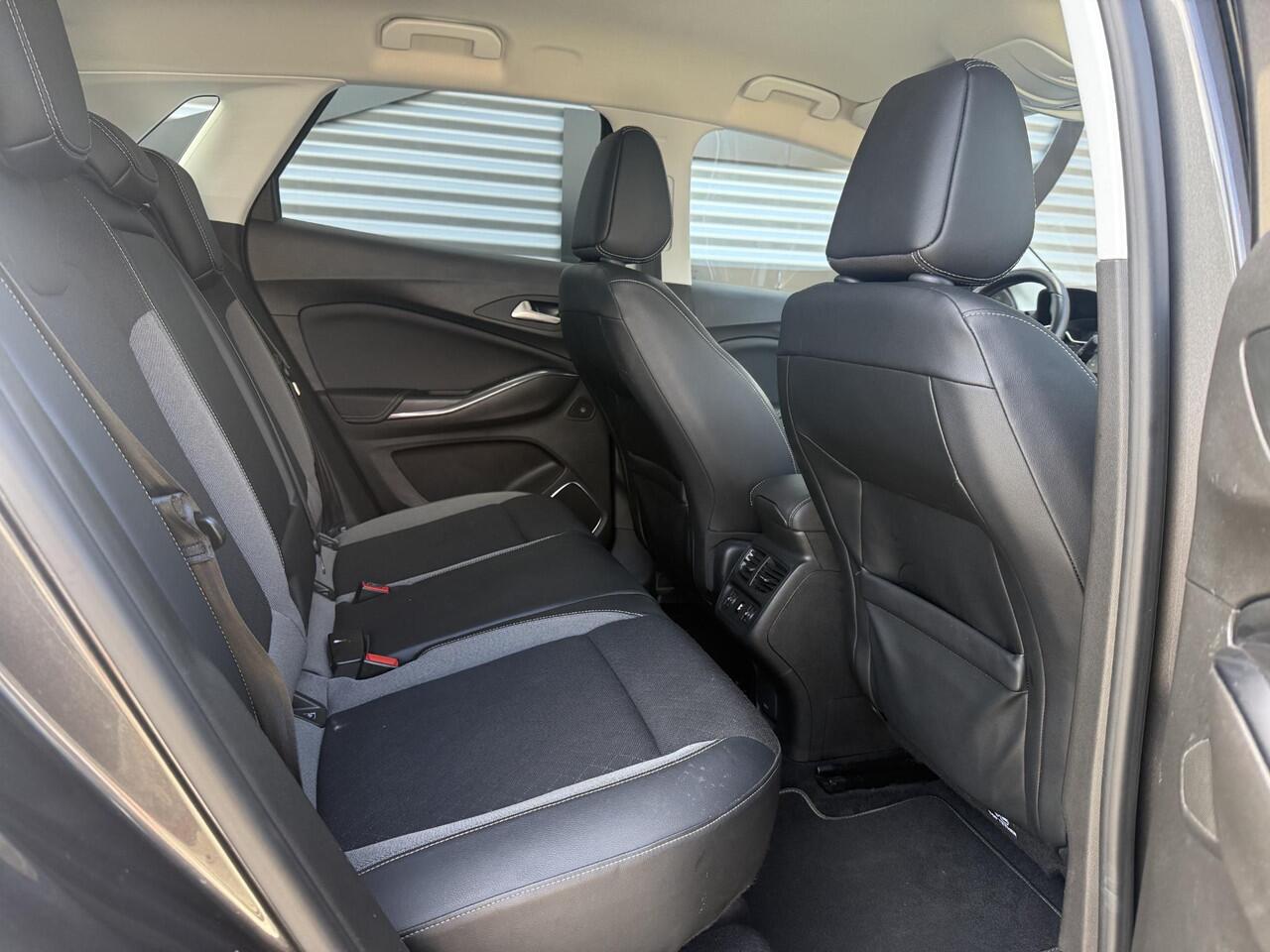 Opel Grandland X 1.2 Turbo Ultimate Navi|Camera|Carplay|Clima|Cruise|D-riem v.v in 2025|Trekhaak|N.A.P|APK tot 11-2026