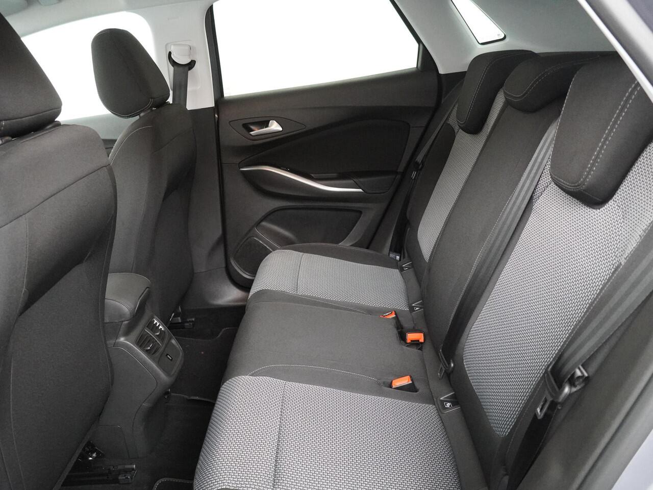 Opel Grandland X 1.2 Turbo Business Executive - Navigatie - Climate Control - LED koplampen