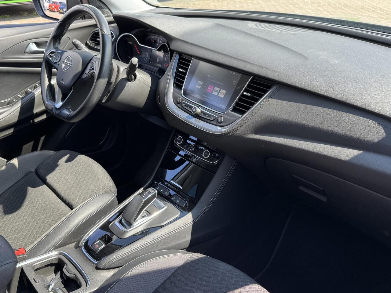 Opel Grandland X 1.6 Turbo Hybrid Innovation 225 pk Hybrid automaat | Afneembare trekhaak | Climate | Carplay | Camera | all season | 2x lader