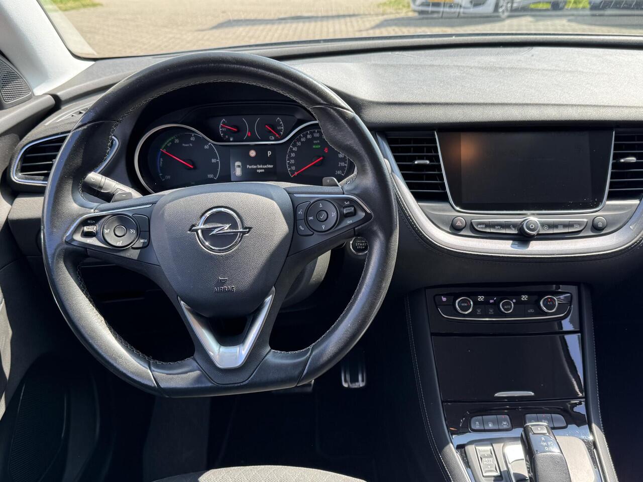 Opel Grandland X 1.6 Turbo Hybrid Innovation 225 pk Hybrid automaat | Afneembare trekhaak | Climate | Carplay | Camera | all season | 2x lader