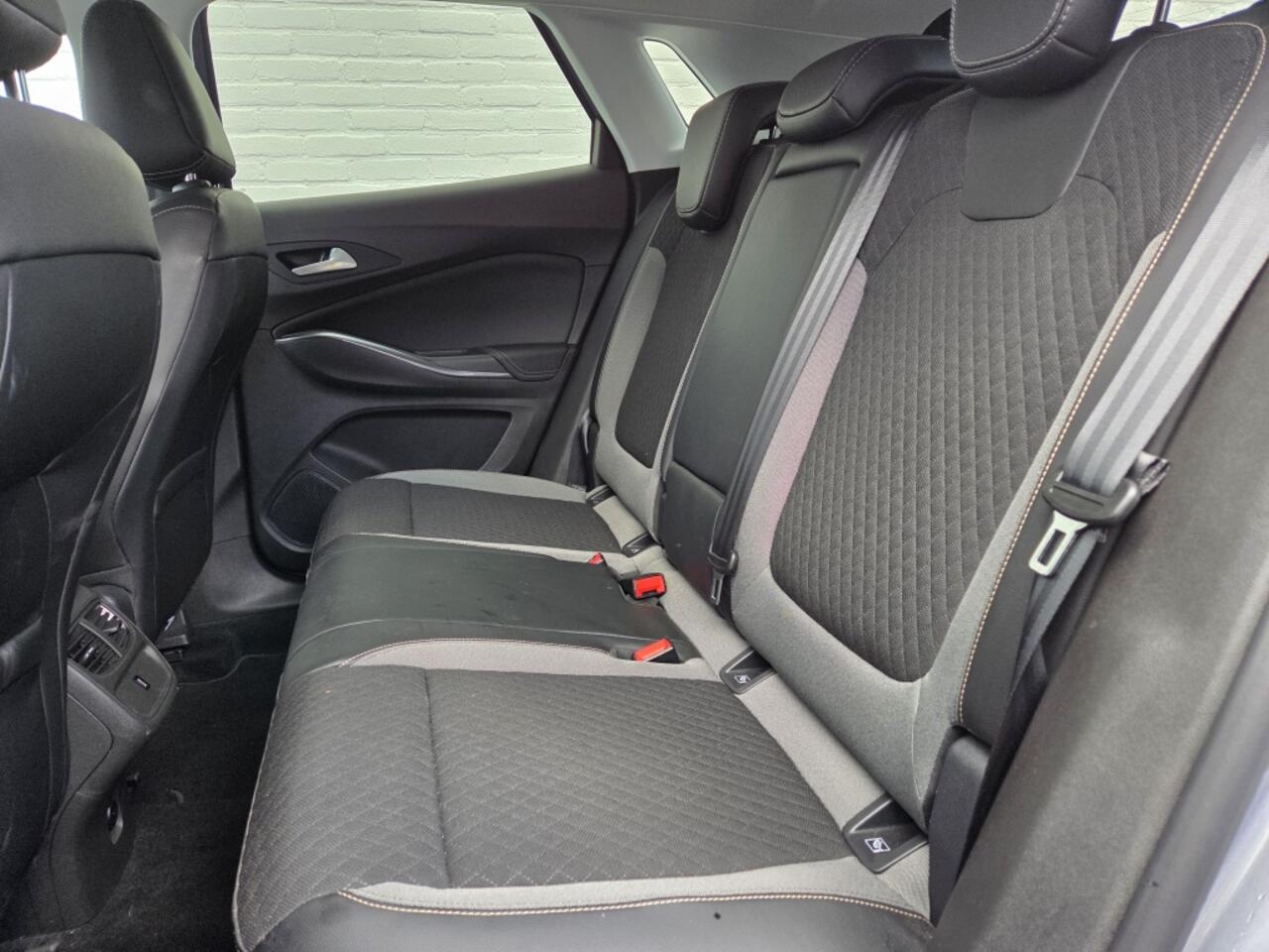 Opel Grandland X 130 PK Turbo Business Executive | Stoel/Stuurverwarming | Comfor