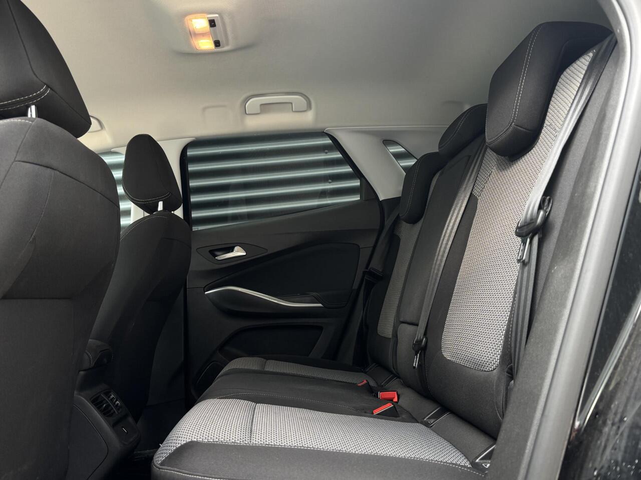 Opel Grandland X Edition 2020 1.2 Turbo 130pk | SIDESTEPS | TREKHAAK | CAMERA | APPLE CARPLAY / ANDROID AUTO | ISOFIX | DAB+ | CLIMATE CONTROL |