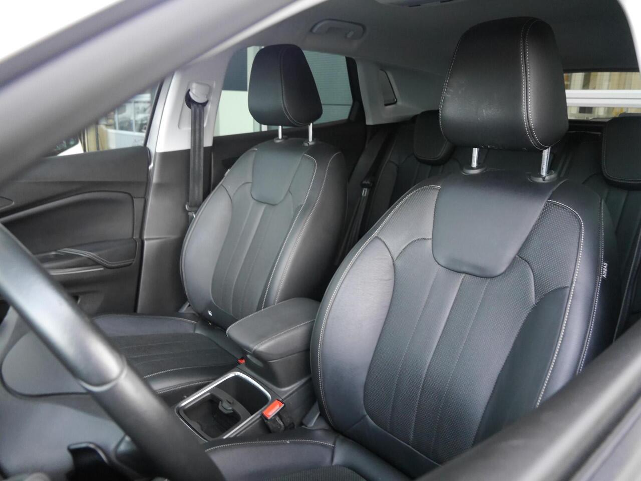 Opel Grandland X 1.6 Turbo Hybrid Business Executive | Stoelverwarming en ventilatie | 225 PK | 19 inch lichtmetalen velgen | Lederen bekleding | Parkeersensoren v+a | Elektrisch verstelbare bestuurdersstoel