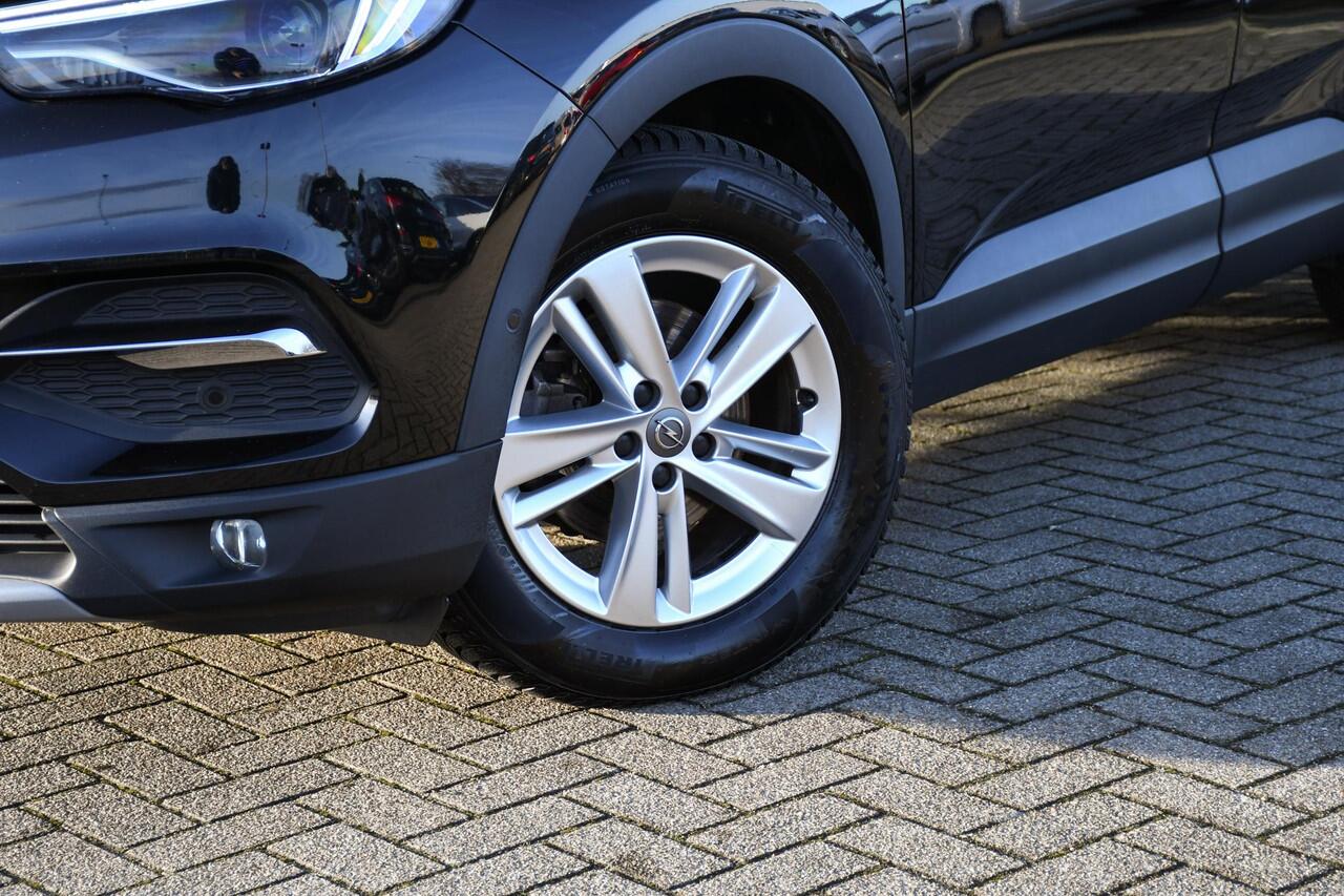 Opel Grandland X 1.2 Turbo Business Executive APPLE CARPLAY/ NAVI
