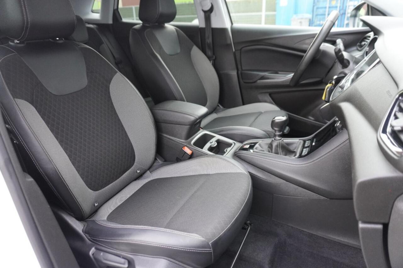 Opel Grandland X 1.2 Turbo Innovation / 1e eig. / Trekhaak / Camera / Zwart dak / Navigatie