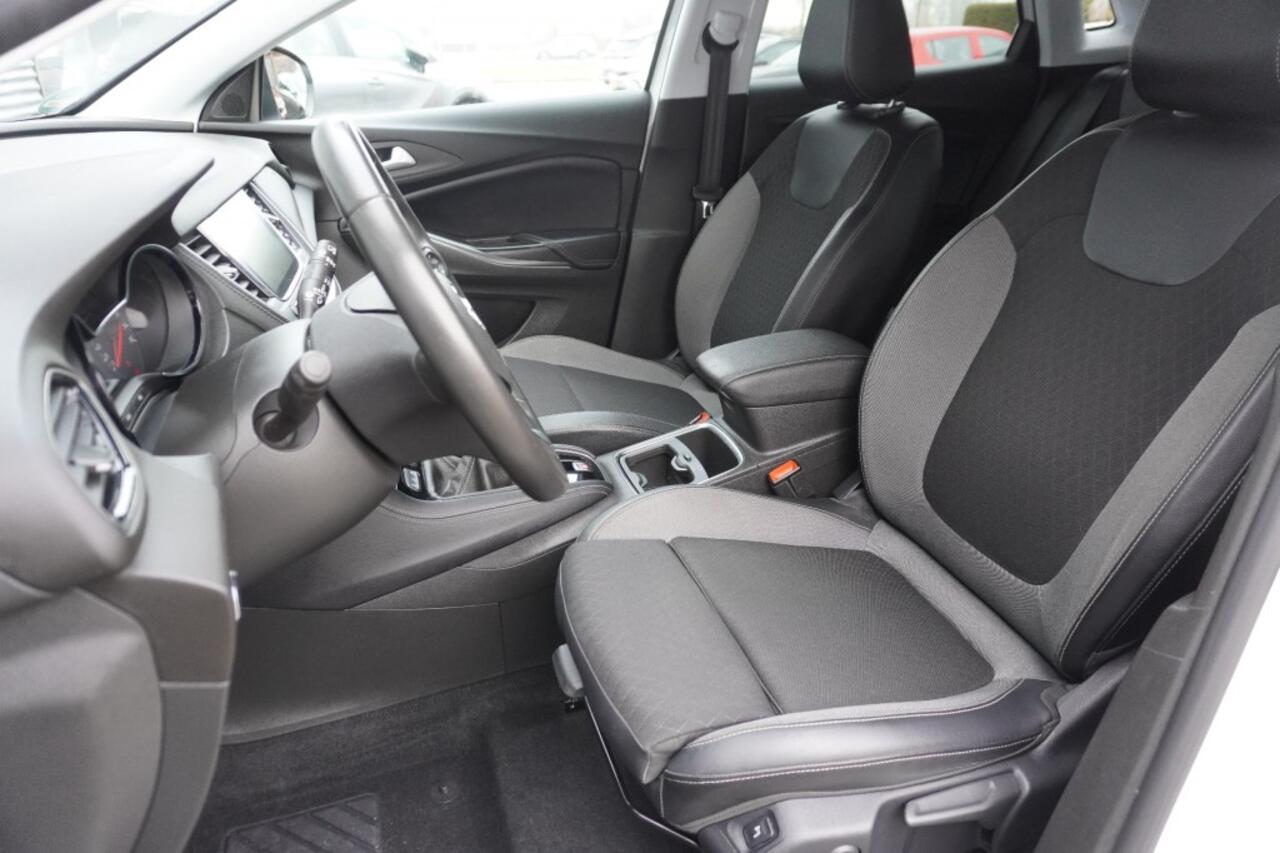 Opel Grandland X 1.2 Turbo Innovation / 1e eig. / Trekhaak / Camera / Zwart dak / Navigatie