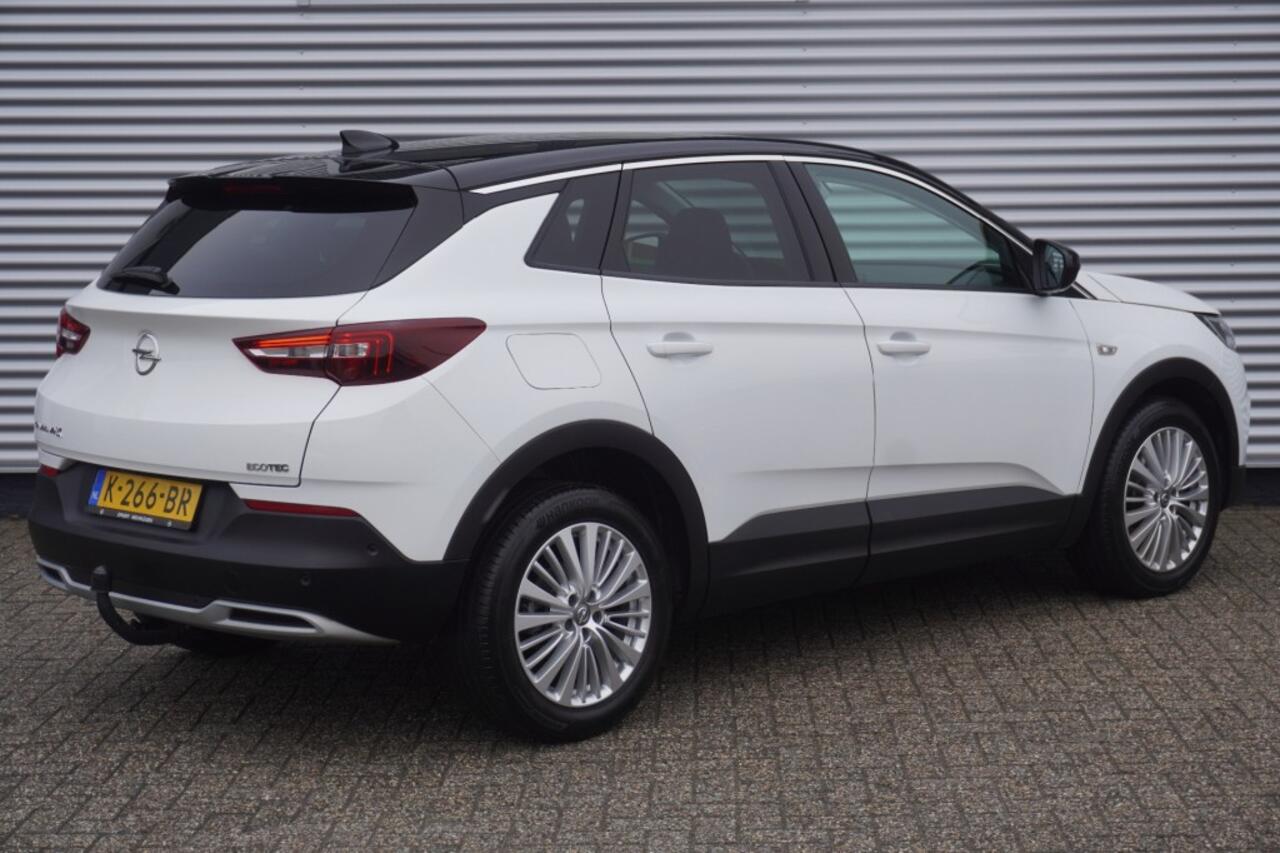 Opel Grandland X 1.2 Turbo Innovation / 1e eig. / Trekhaak / Camera / Zwart dak / Navigatie