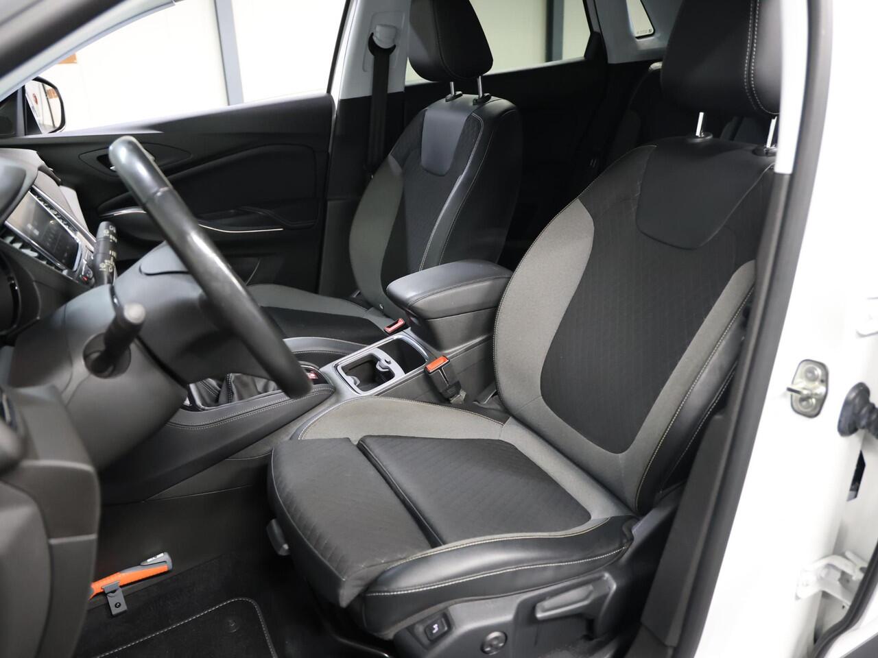 Opel Grandland X Innovation 130PK | 1ste eigenaar | AppleCarplay/AndroidAuto | Camera | Climate Control | Cruise Control | Dodehoekdetectie | LED lampen | 18"LMV | Navigatie | Parkeersensoren | DAB Radio | Isofix | Privacy Glass |