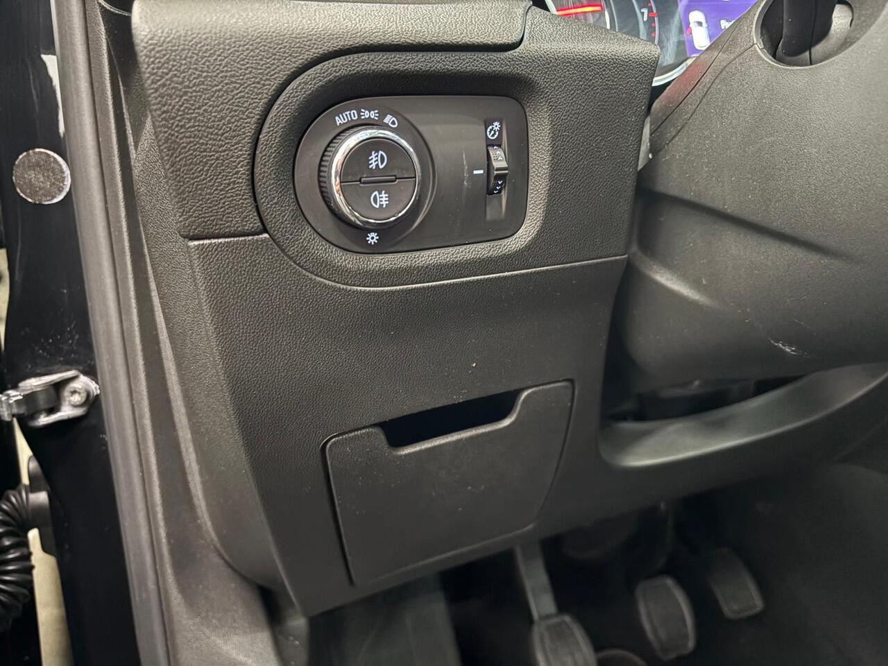 Opel Grandland X 1.2 Turbo Business Executive Panoramadak Navigatie Apple Carplay/Android Auto Camera Parkeersensoren Cruise Control Full Led Stoel- en stuurverwarming Half leder Lichtmetalen velgen Climate Control Getinte ramen