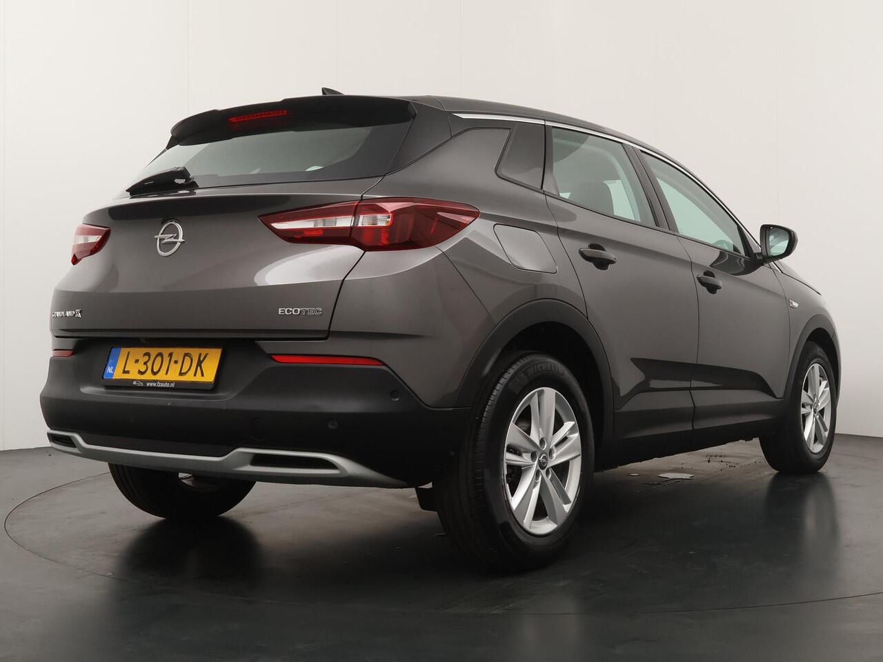 Opel Grandland X 1.2 Turbo Business Elegance - LED koplampen - Stoelverwarming - Dode hoek - Navigatie - 360gr. Camera