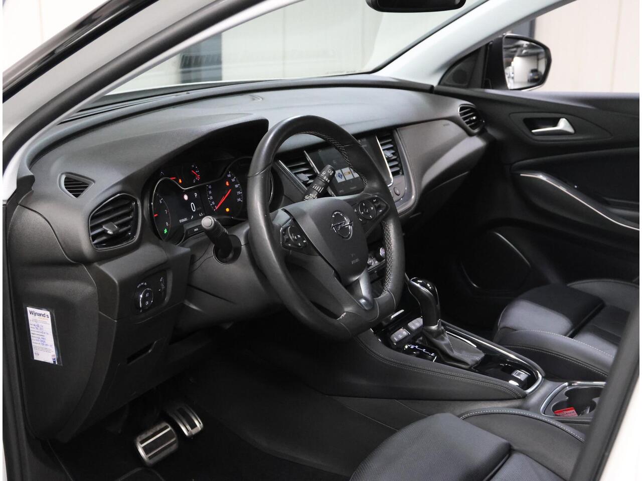 Opel Grandland X 1.6 180PK Turbo Ultimate | 1ste eigenaar | AUTOMAAT | AppleCarPlay/AndroidAuto | Verwarmde/Verkoelende AGR-stoelen | LEER | Navigatie | Cruise Control | Keyless Start/Entry | FULL LED | 360'Camera | Trekhaak | Two-tone | Isofix | Privacy Glass | 1600KG TR