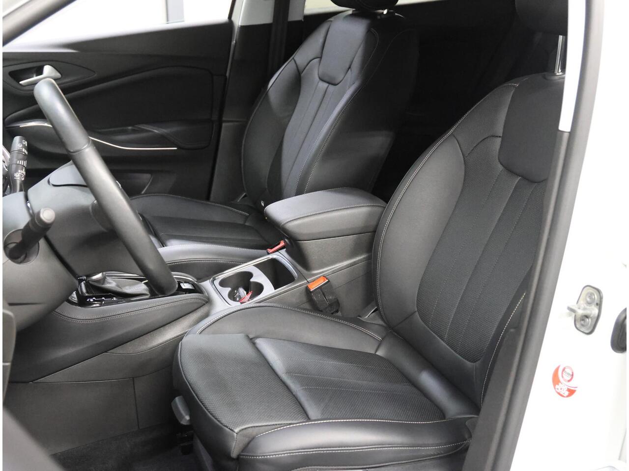 Opel Grandland X 1.6 180PK Turbo Ultimate | 1ste eigenaar | AUTOMAAT | AppleCarPlay/AndroidAuto | Verwarmde/Verkoelende AGR-stoelen | LEER | Navigatie | Cruise Control | Keyless Start/Entry | FULL LED | 360'Camera | Trekhaak | Two-tone | Isofix | Privacy Glass | 1600KG TR