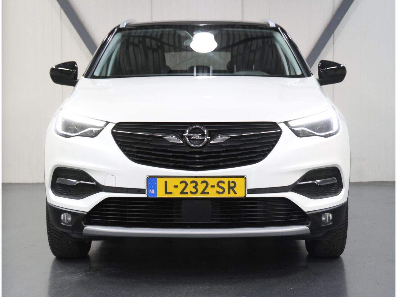Opel Grandland X 1.6 180PK Turbo Ultimate | 1ste eigenaar | AUTOMAAT | AppleCarPlay/AndroidAuto | Verwarmde/Verkoelende AGR-stoelen | LEER | Navigatie | Cruise Control | Keyless Start/Entry | FULL LED | 360'Camera | Trekhaak | Two-tone | Isofix | Privacy Glass | 1600KG TR