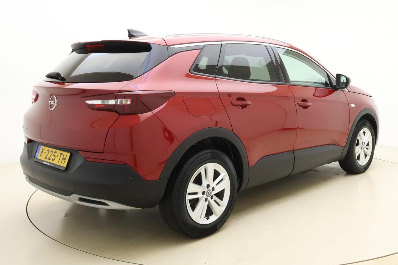 Opel Grandland X 1.2 Turbo Business Executive 130pk | Automaat | Navigatie | Camera | Climate Control | Stoel- Stuurverwarming | Cruise Control | AGR Stoelen