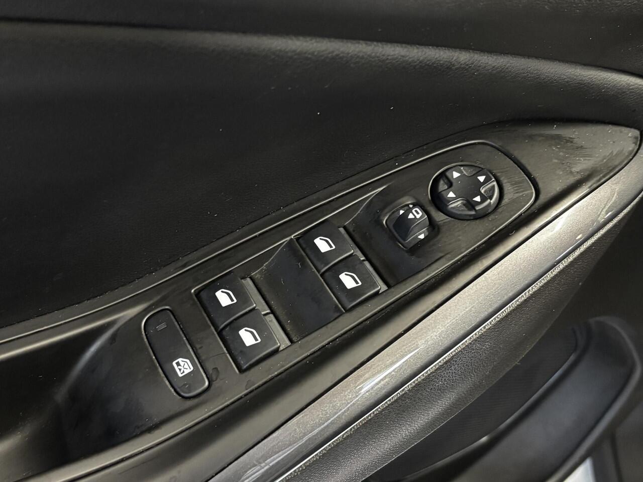 Opel Grandland X 1.2 Turbo Business Elegance Automaat | Trekhaak | Navigatie | 360 Camera| 4-seizoensbanden | Android auto / Apple carplay