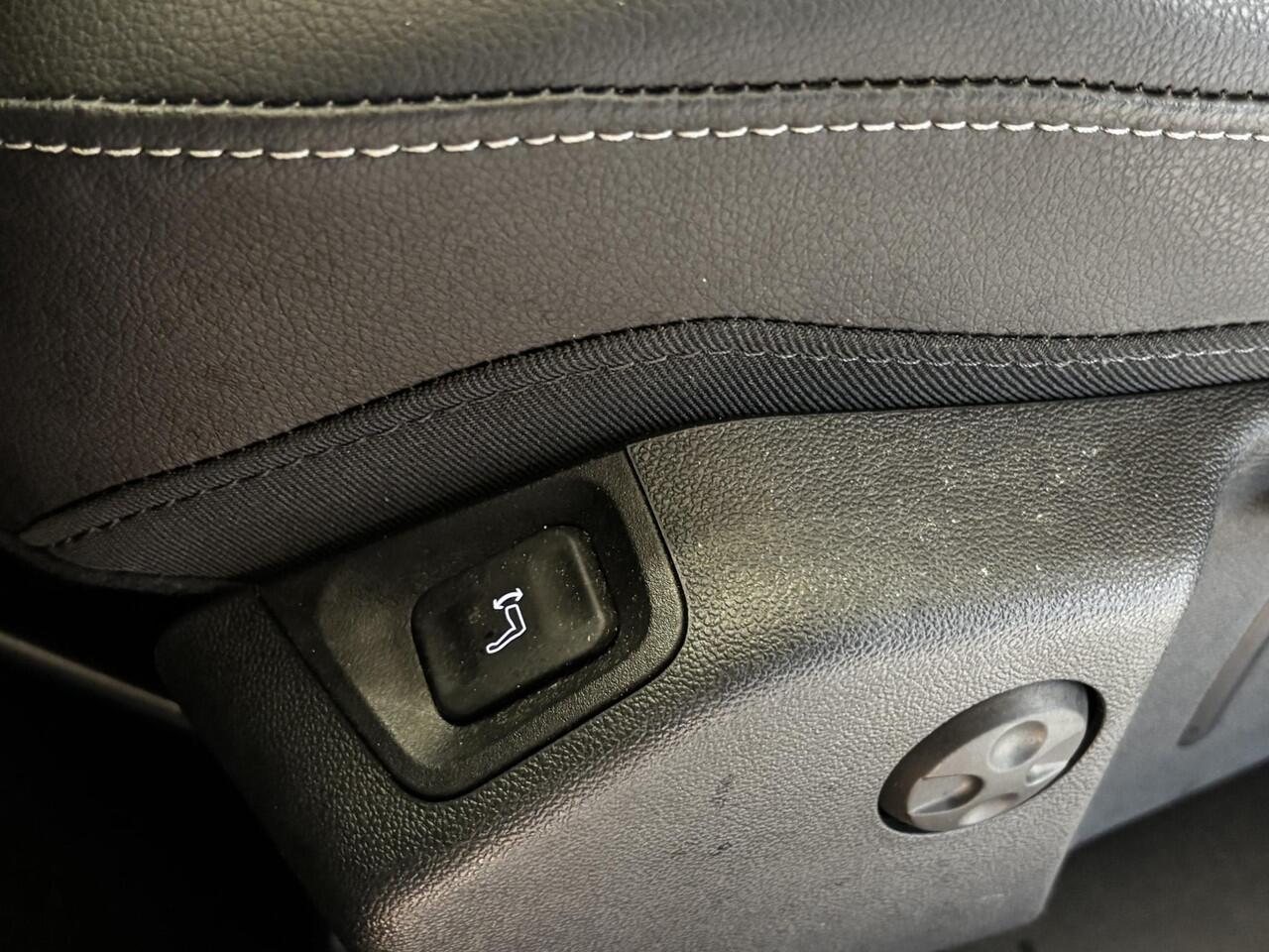 Opel Grandland X 1.2 Turbo Business Elegance Automaat | Trekhaak | Navigatie | 360 Camera| 4-seizoensbanden | Android auto / Apple carplay