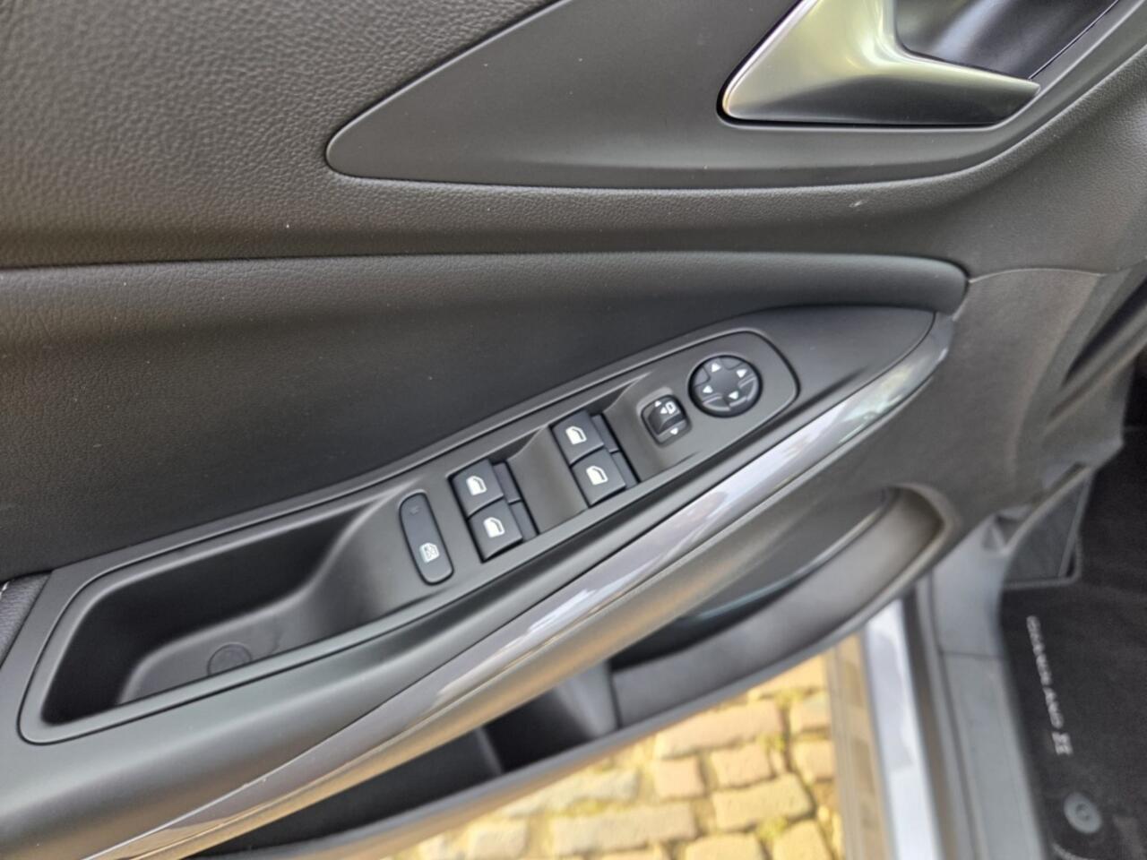 Opel Grandland X 1.2 Turbo Business. Elegance