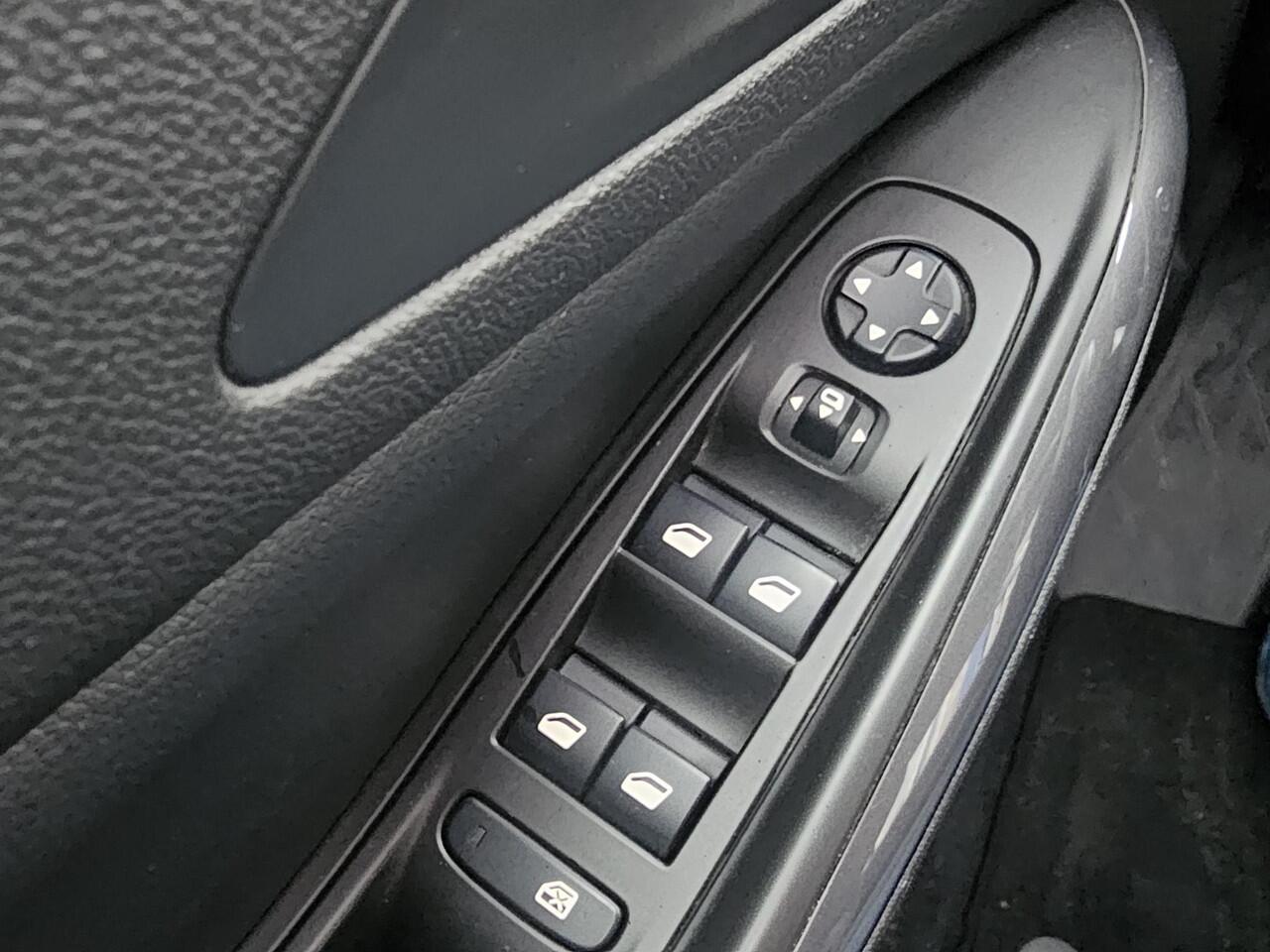 Opel Grandland X 1.6 Turbo Hybrid4 Ultimate Plug in hybrid | Stoelverwarming | Elektrisch bedienbare achterklep | Achteruitrijcamera | Half leder | LED verlichting | Trekhaak | PDC v+a