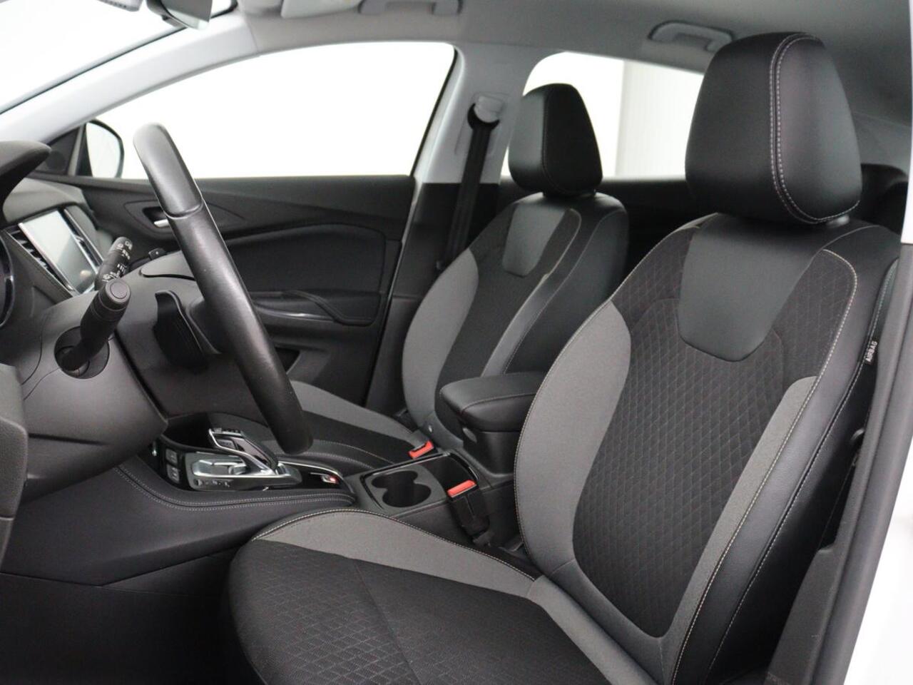 Opel Grandland X 1.6 Turbo Hybrid Business Edition | SOH 95% | Trekhaak | Navigatie | Carplay | Parkeerhulp | Full LED | Cruise control | Bluetooth | Climate control | PHEV | Plug In