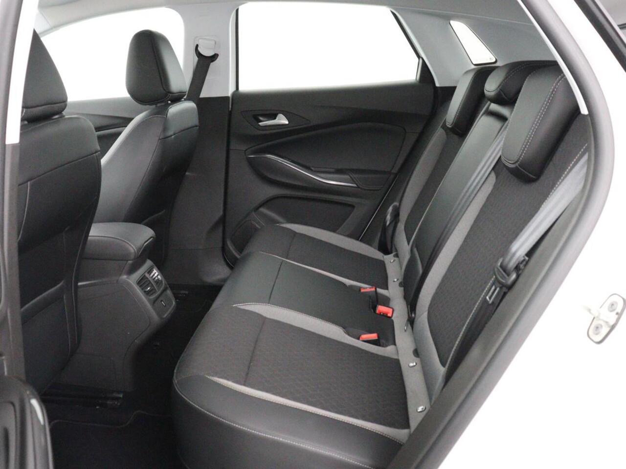 Opel Grandland X 1.6 Turbo Hybrid Business Edition | SOH 95% | Trekhaak | Navigatie | Carplay | Parkeerhulp | Full LED | Cruise control | Bluetooth | Climate control | PHEV | Plug In