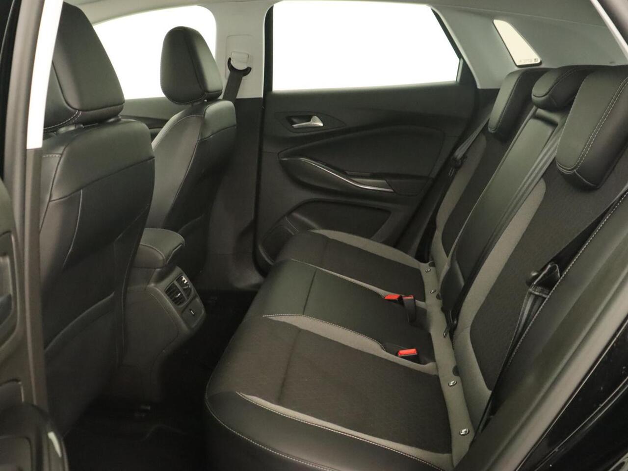 Opel Grandland X 1.6 Turbo Hybrid Business Edition | Carplay | Navigatie | Full LED | Parkeerhulp | Cruise control | Climate control | PHEV | Plug In