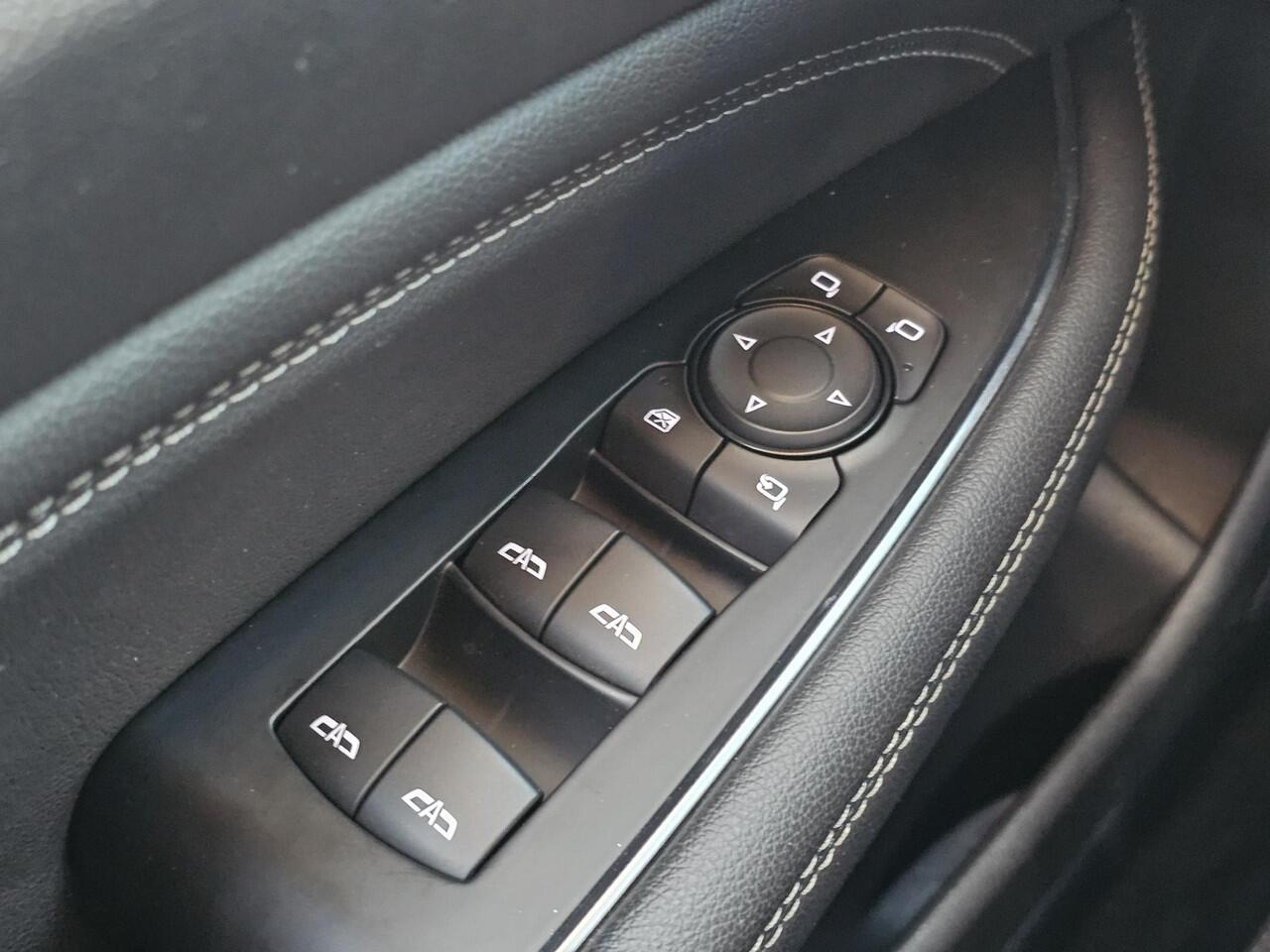 Opel INSIGNIA Grand Sport 1.5 Turbo Innovation Leder | Stuurwielverwarming | verwarmde stoelen v + a | afneembare trekhaak | Panoramadak | Zeer luxe uitvoering! Etc.