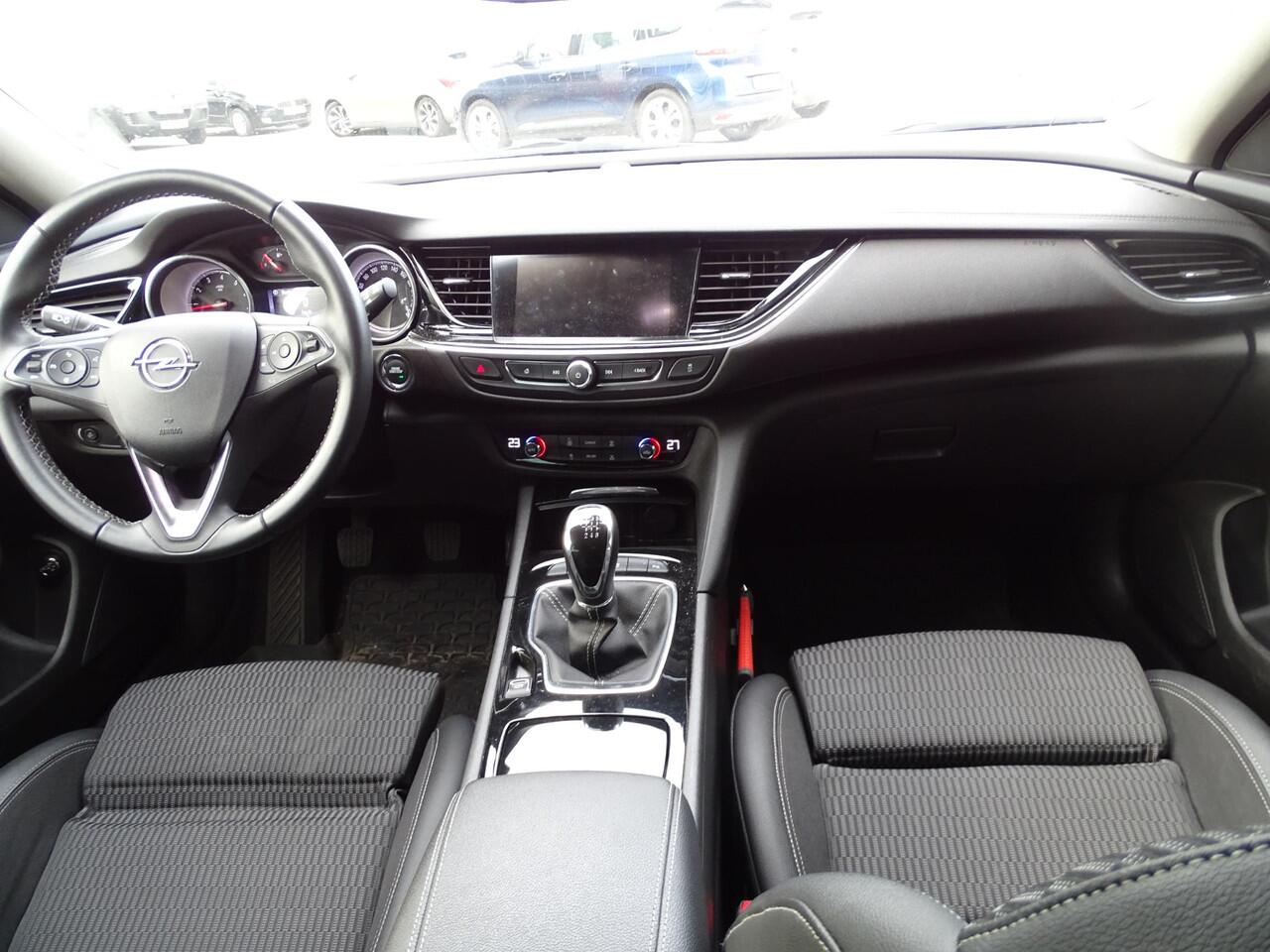 Opel INSIGNIA Sports Tourer 1.5 Turbo EcoTec Innovation DODEHOEK DETECTIE | NAVIAGTIE | RIJSTROOK HERKENING | ACHTERUIT RIJ CAMREA | PARKEER SENSOREN | KEYLESS GO/ENTRY | APPLE CARPLAY / ANDROID | CRUISE CONTROL | AIRCO\ECC | LED|