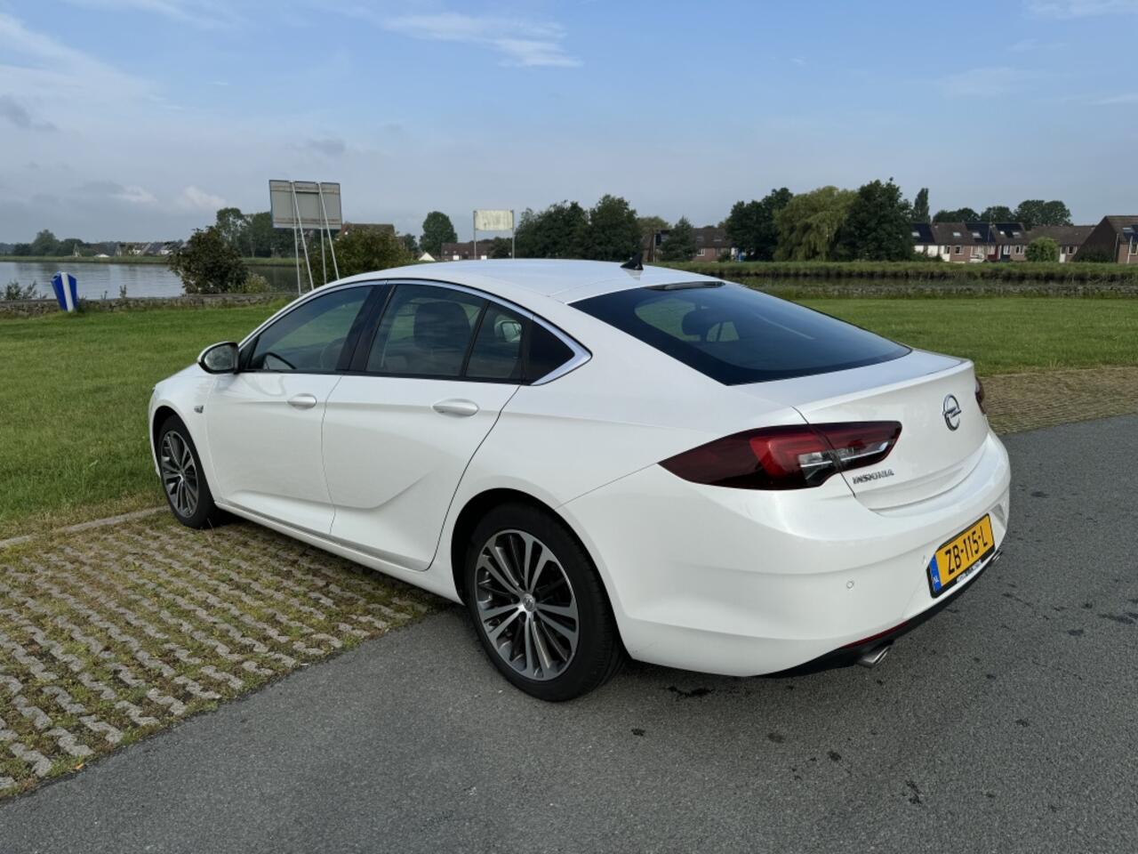 Opel INSIGNIA 1.6i Turbo Business Exec.