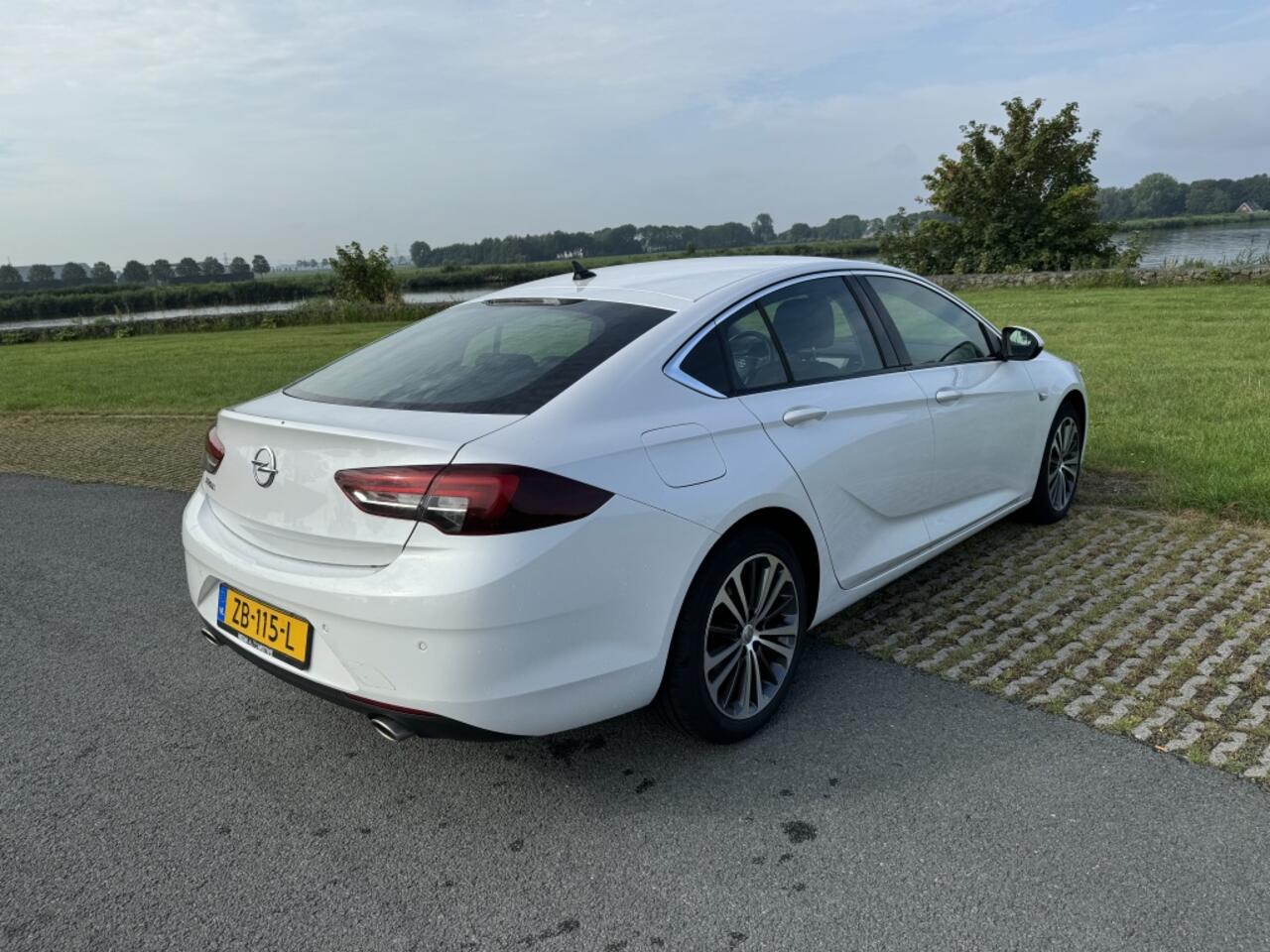 Opel INSIGNIA 1.6i Turbo Business Exec.