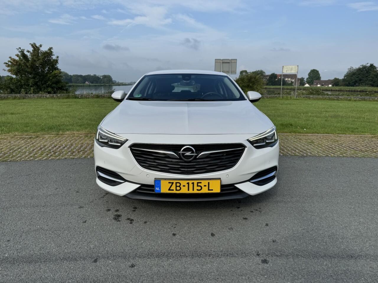 Opel INSIGNIA 1.6i Turbo Business Exec.