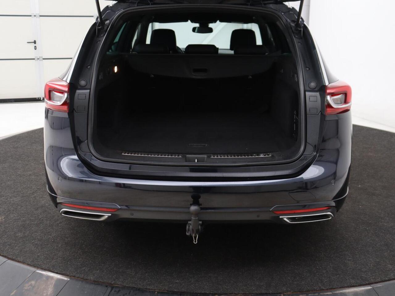 Opel INSIGNIA 1.5 Turbo Business Executive | OPC Line | Leder | Stoel & stuurverwarming | Marix LED | Trekhaak | Carplay | Camera | Comfortstoelen | Navigatie