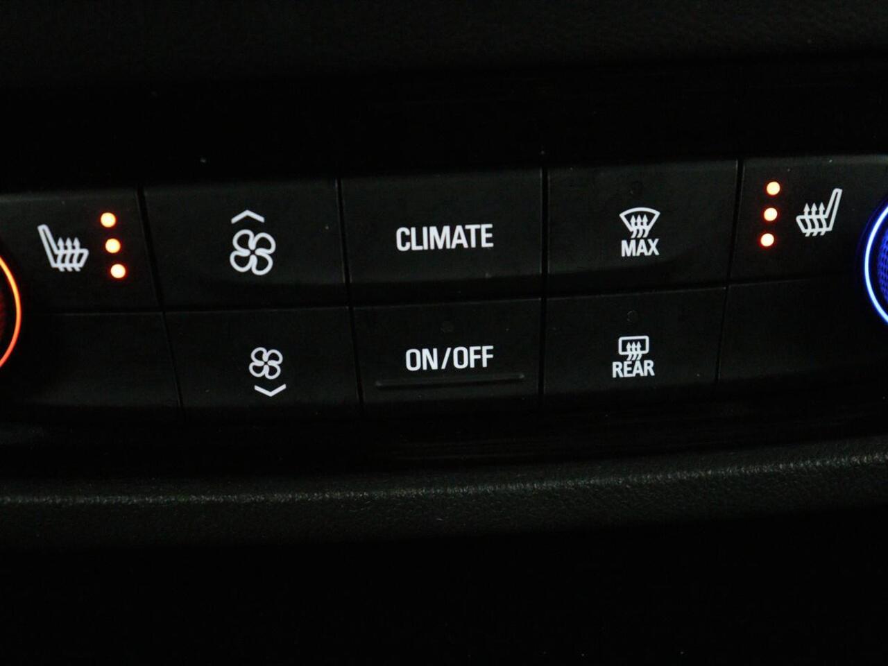 Opel INSIGNIA 1.5 Turbo Business Executive | OPC Line | Leder | Stoel & stuurverwarming | Marix LED | Trekhaak | Carplay | Camera | Comfortstoelen | Navigatie