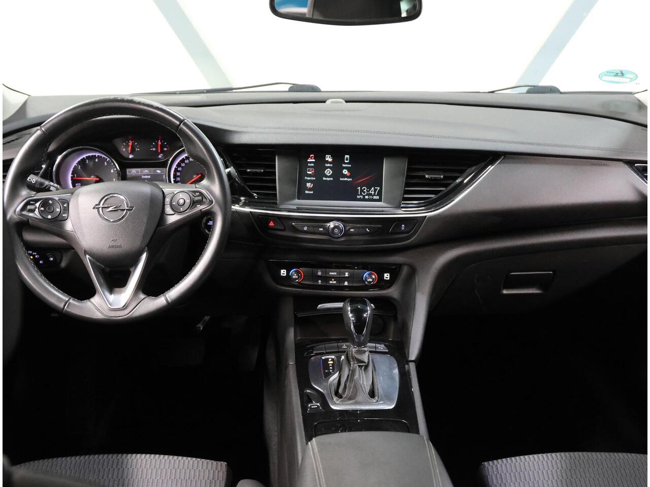 Opel INSIGNIA ST 165PK Turbo Innovation | AppleCarplay/AndroidAuto | Climate Control | Adaptive Cruise Control | Camera | AGR stoelen | Electrische achterklep | matrix LED | AUTOMAAT | Parkeersensoren | Privacy Glass | Isofix |