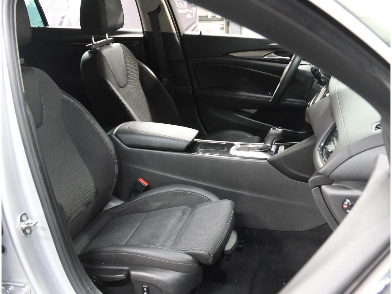 Opel INSIGNIA ST 165PK Turbo Innovation | AppleCarplay/AndroidAuto | Climate Control | Adaptive Cruise Control | Camera | AGR stoelen | Electrische achterklep | matrix LED | AUTOMAAT | Parkeersensoren | Privacy Glass | Isofix |